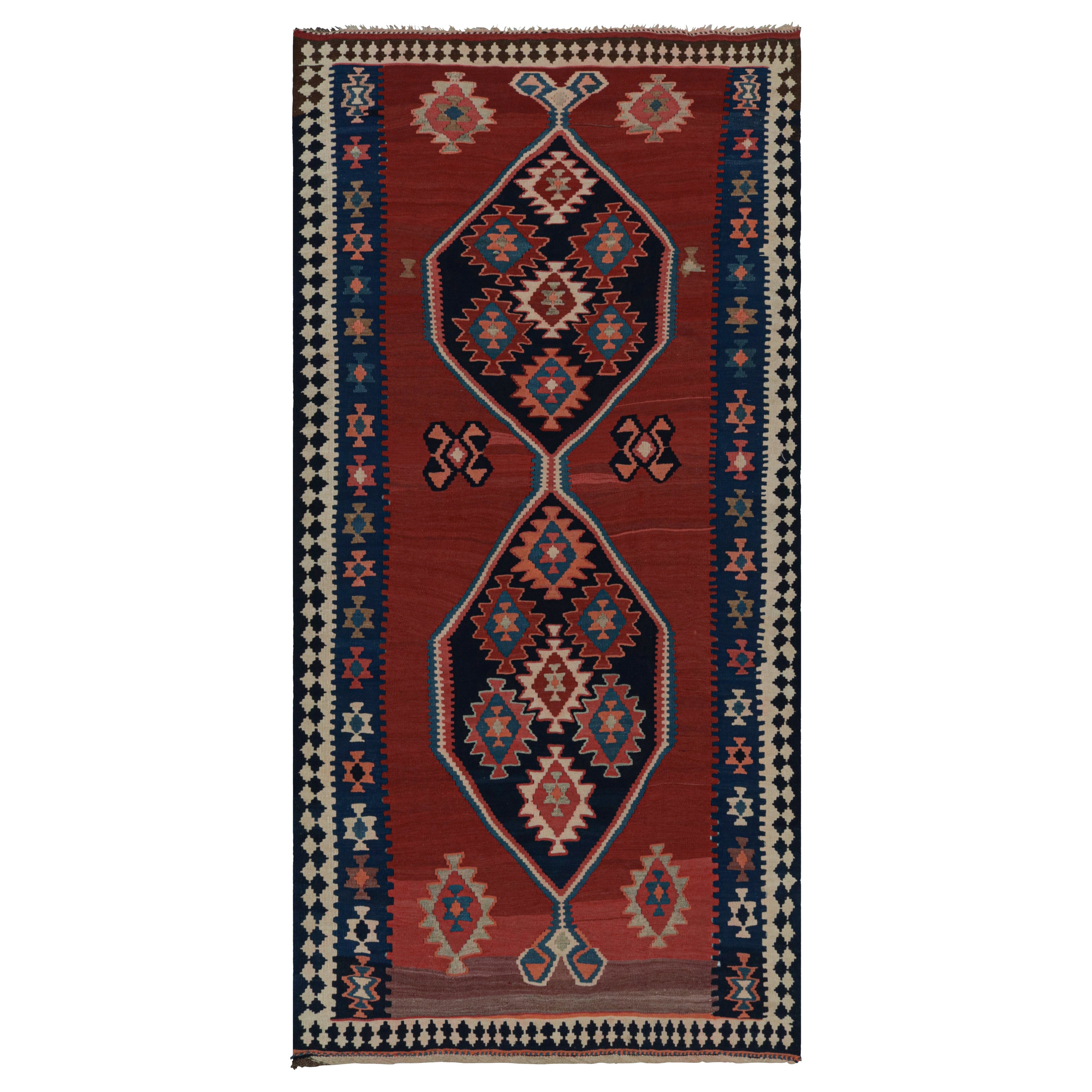 Afghanier Stammeskunst-Kelim-Teppich im Vintage-Stil mit offenem Feld und Medaillon von Rug & Kilim
