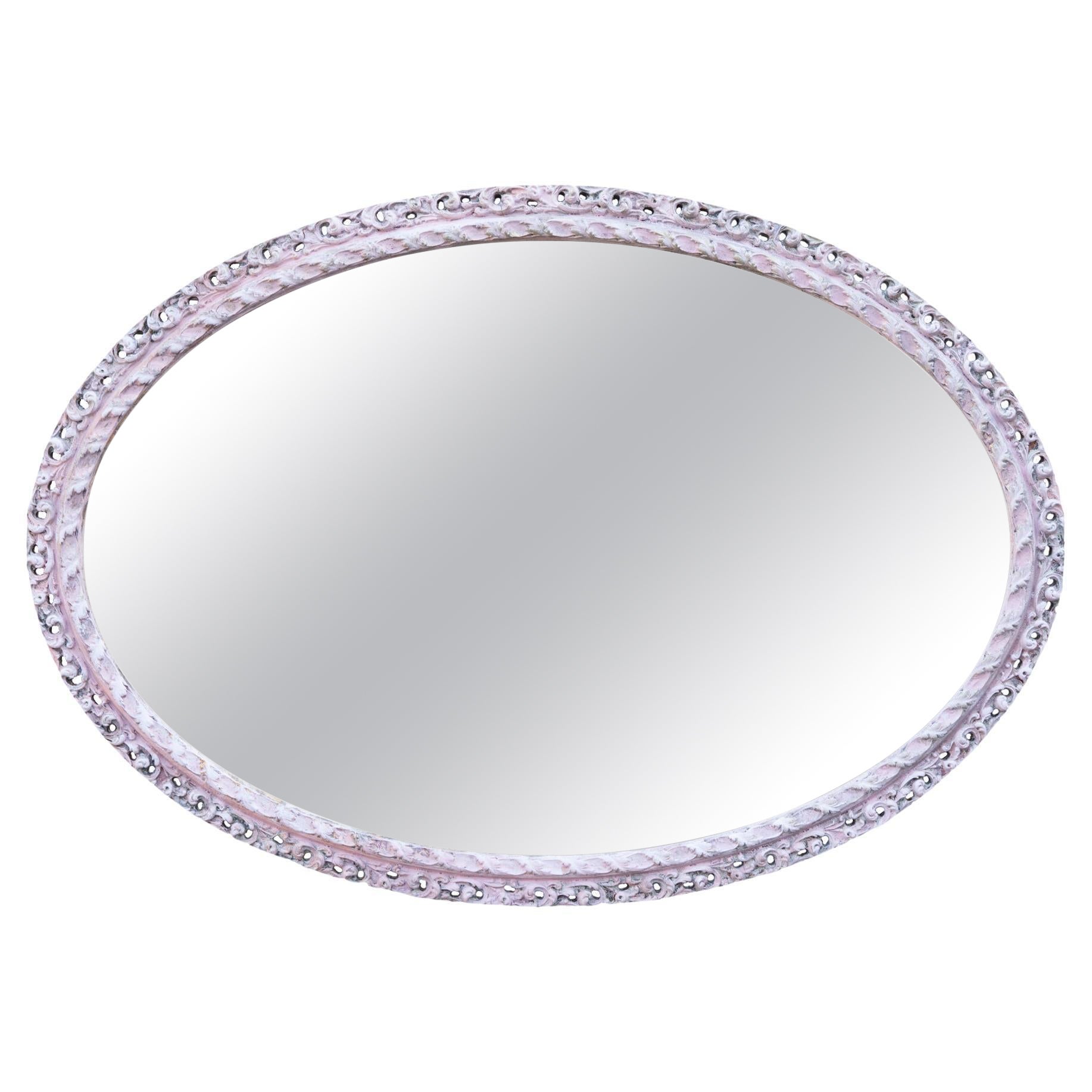 Handgemalter ovaler Spiegel im viktorianischen Stil in Blassrosa im Angebot