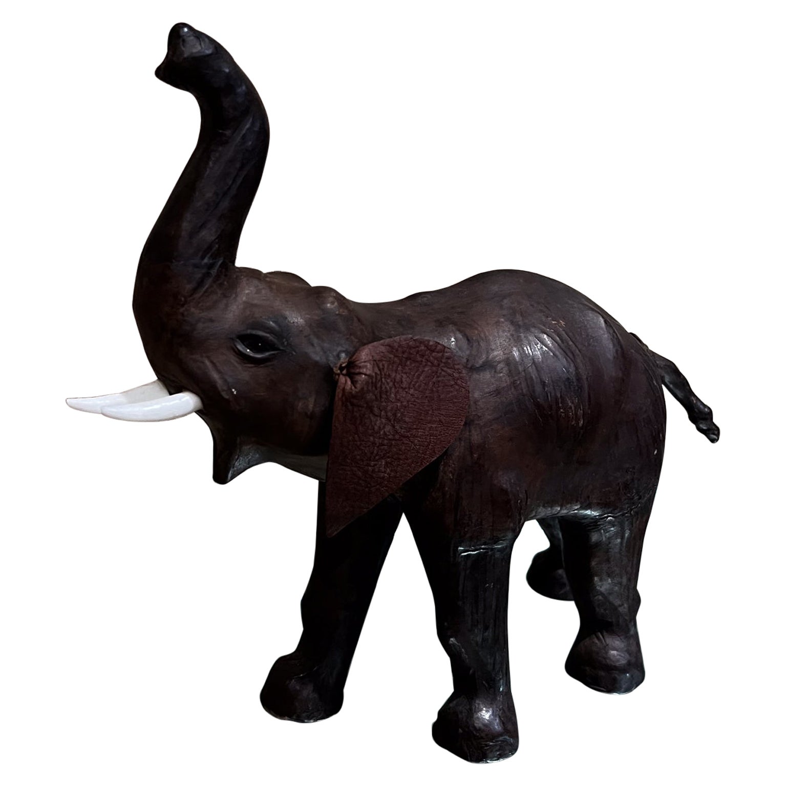 Sculpture de table éléphant en cuir moderne des années 1960