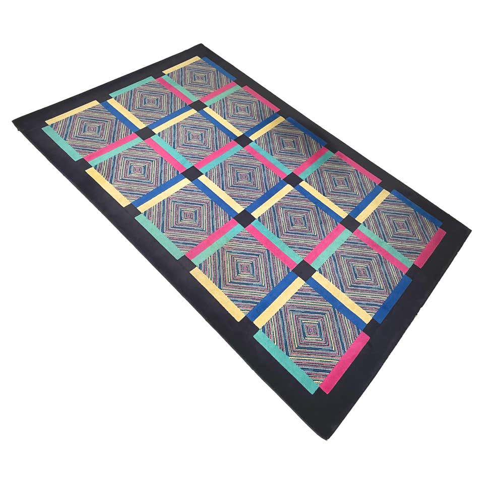 Italian modern rectangular rug with wavy decorations in green and ...