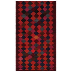 Tapis persan Kilim rouge à rayures colorées par Rug & Kilim