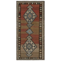 Tapis persan vintage Kilim à motifs tribaux Brown, Red & Blue par Rug & Kilim