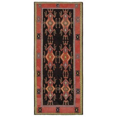 Kilim persan vintage à motifs rouges sur fond noir, de Rug & Kilim