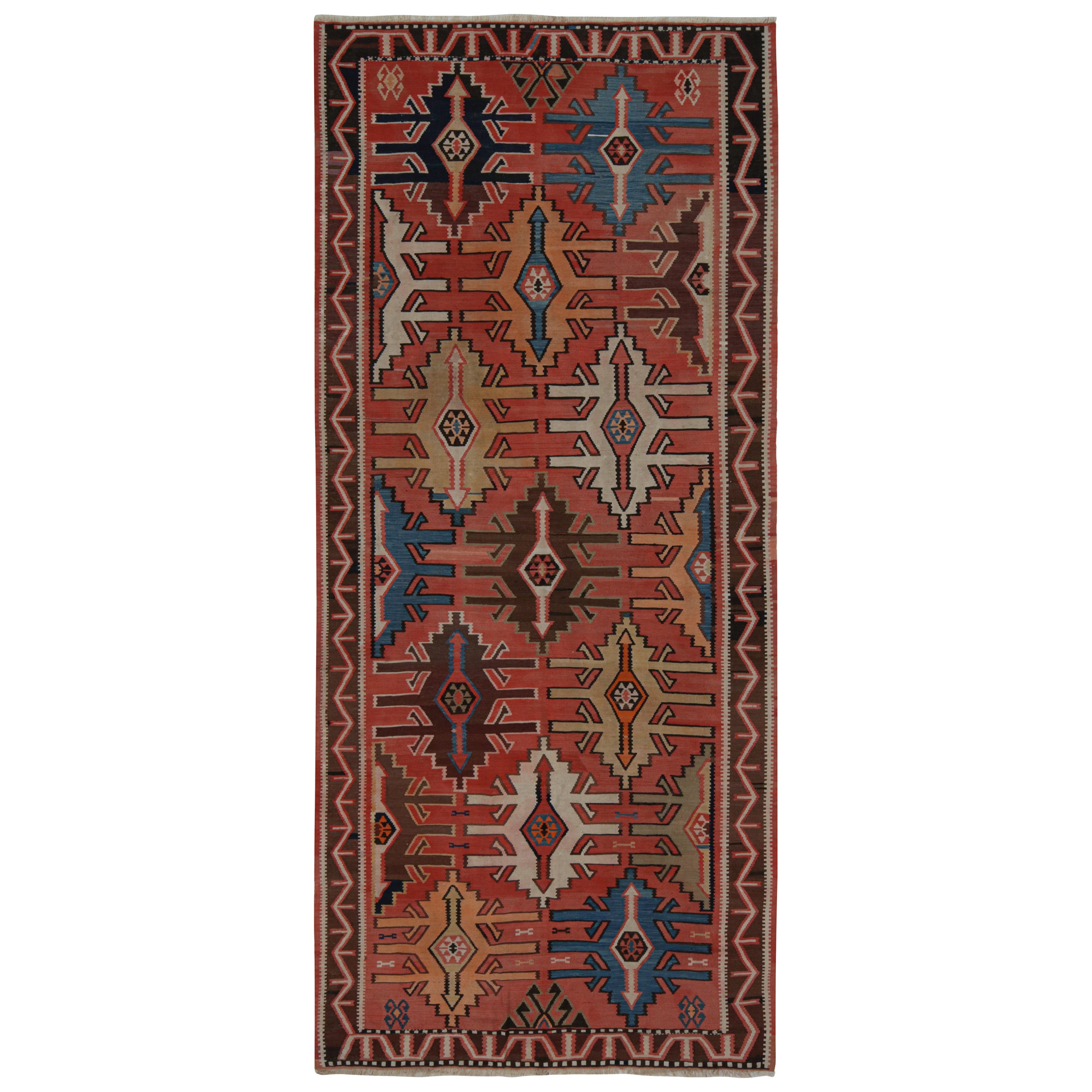 Persischer Vintage-Kelim in Rot mit polychromen Mustern, von Rug & Kilim