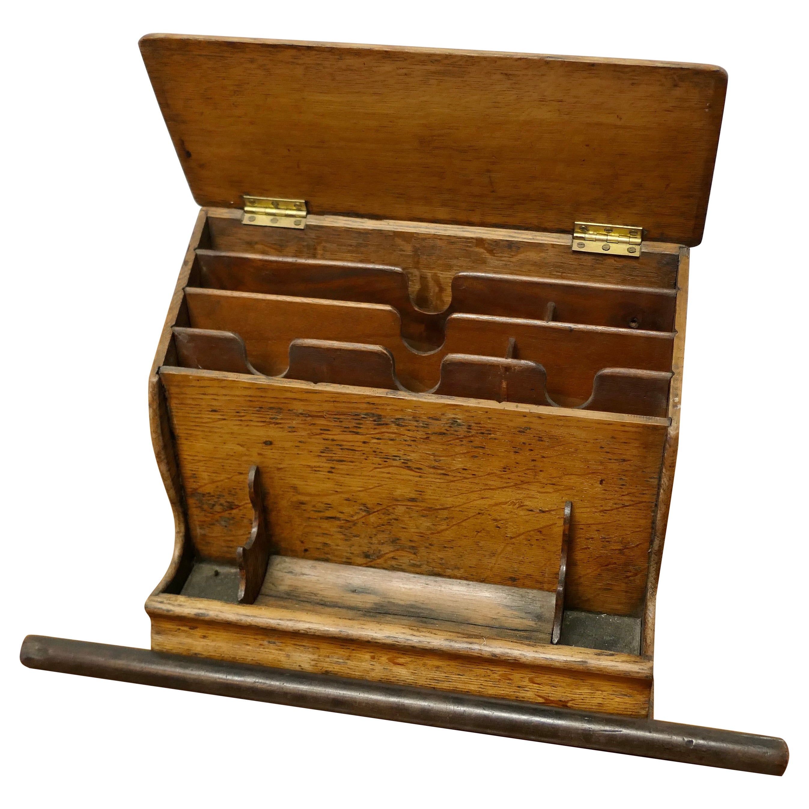 Une bonne boîte à lettres ou de papeterie en chêne ancien, avec porte-stylo   