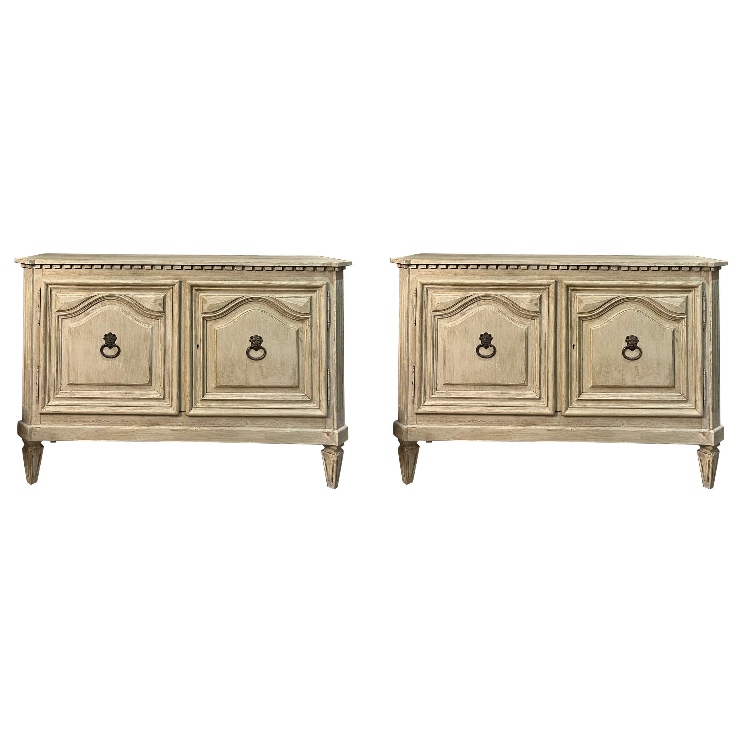 Magnifique paire de commodes italiennes du début du 20e siècle avec panneaux en bois