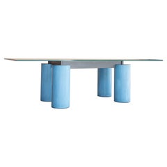 Table de bureau Serenissimo Acerbis des années 1990 avec plateau en verre et pieds à colonnes en stuc bleu
