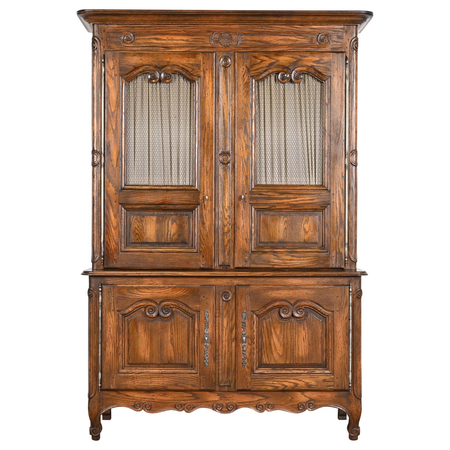 Baker Furniture French Provincial Louis XV Oak Lighted Bar Cabinet, Circa 1960s For Sale