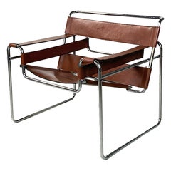 Wassily modern armchair in leather and steel by Marcel Breuer for Knoll, ca. 1970.