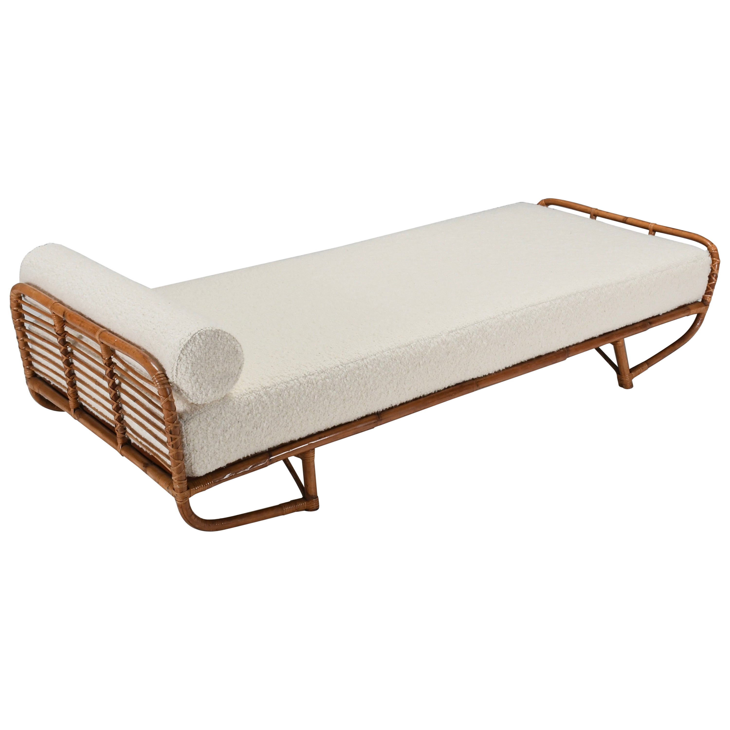  Beautiful Bamboo and Rattan Daybed in Ivory Bouclé, Italy, 1960s For Sale