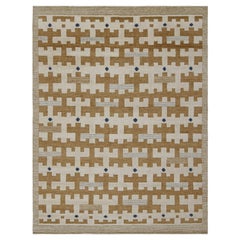 Rug & Kilim's Teppich im skandinavischen Stil mit weiß-goldenen geometrischen Mustern