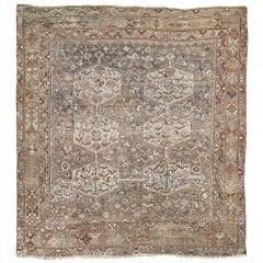 Ancien tapis persan Ghashghaei carré 28436