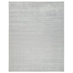 Rug & Kilim's Modern Rug in Solid Grey and Off-White Striae (tapis moderne avec des rayures en gris uni et en blanc cassé)