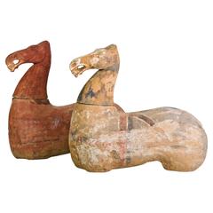 Coppia di imponenti cavalli di terracotta autentici della dinastia Han di grandi dimensioni
