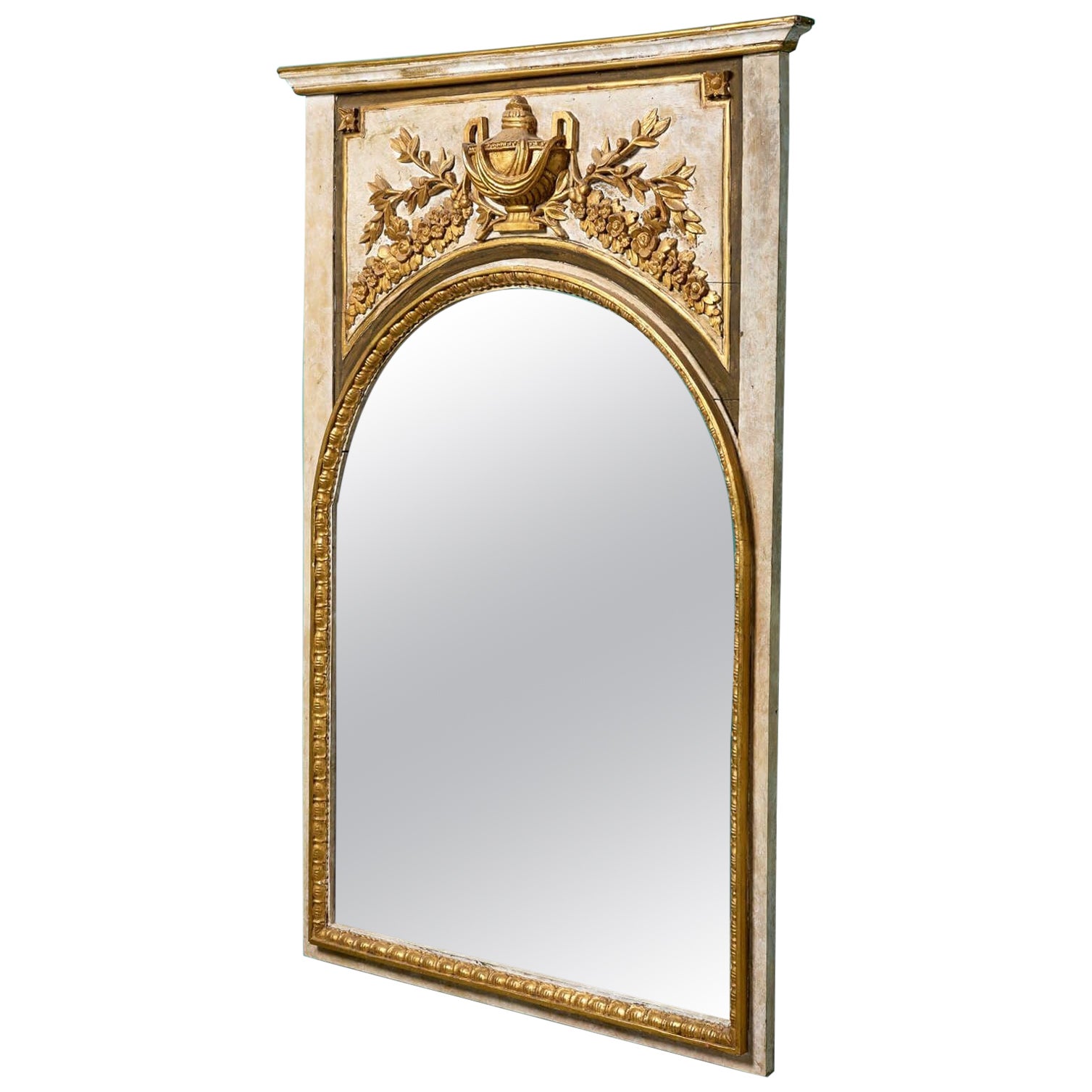 Grand miroir de pilier français sculpté et doré