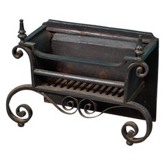Antiker Eisen-Feuerbrenner im Regency-Stil mit Schnörkelfront