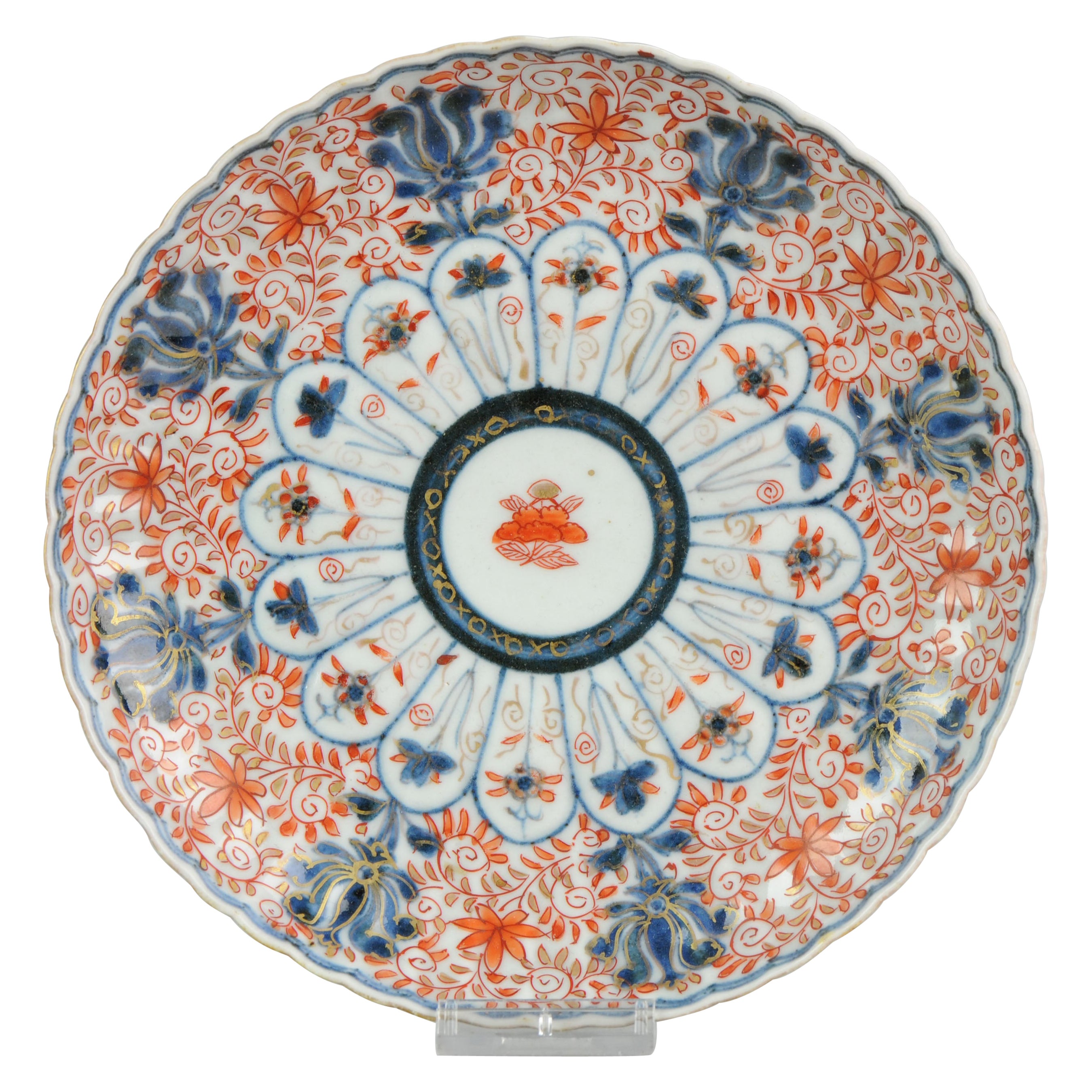 Antique Japanese Imari Plate with Moulded Flower Scene Japan Porcelain, 18/19C  For Sale