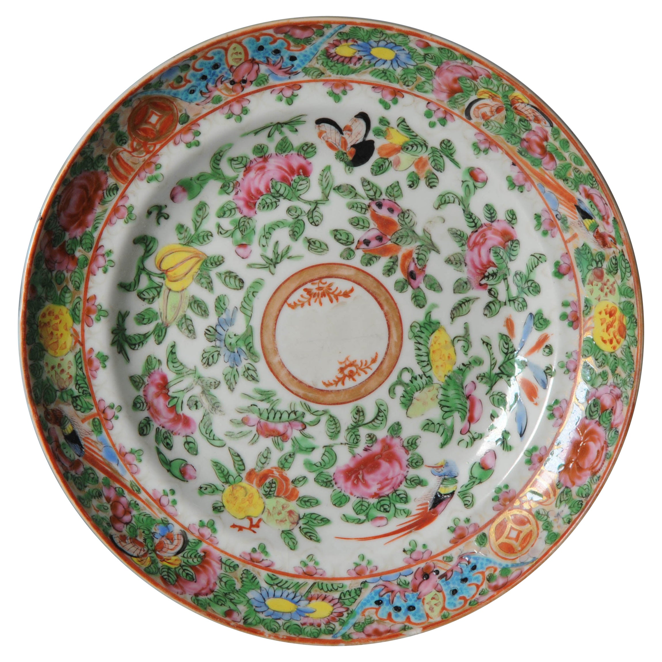 Plat cantonéen ancien en porcelaine chinoise, fleur d'oiseau et de papillon, 19 C