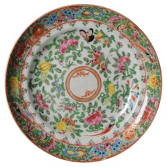 Plat cantonéen ancien en porcelaine chinoise, fleur d'oiseau et de papillon, 19 C