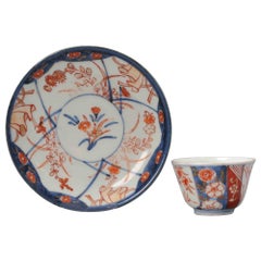 Antike japanische Porzellan-Teeschale aus der Edo-Periode mit Blumenmuster Imari