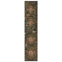 Flachgewebe-Läufer im Tudor-Stil von Rug & Kilim, mit Wappen und Blumenmustern