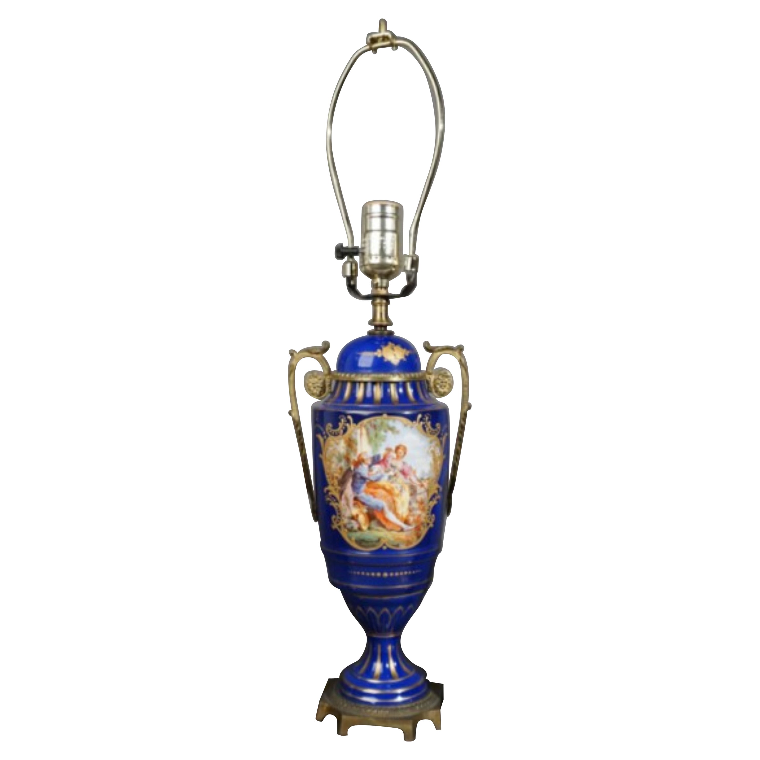 Vase FBS Limoges des années 1920 en porcelaine bleu cobalt continental et doré monté comme lampe en vente