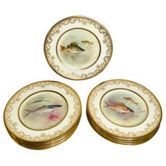 Lot de 12 assiettes à poisson Royal Doulton peintes à la main avec différents poissons 