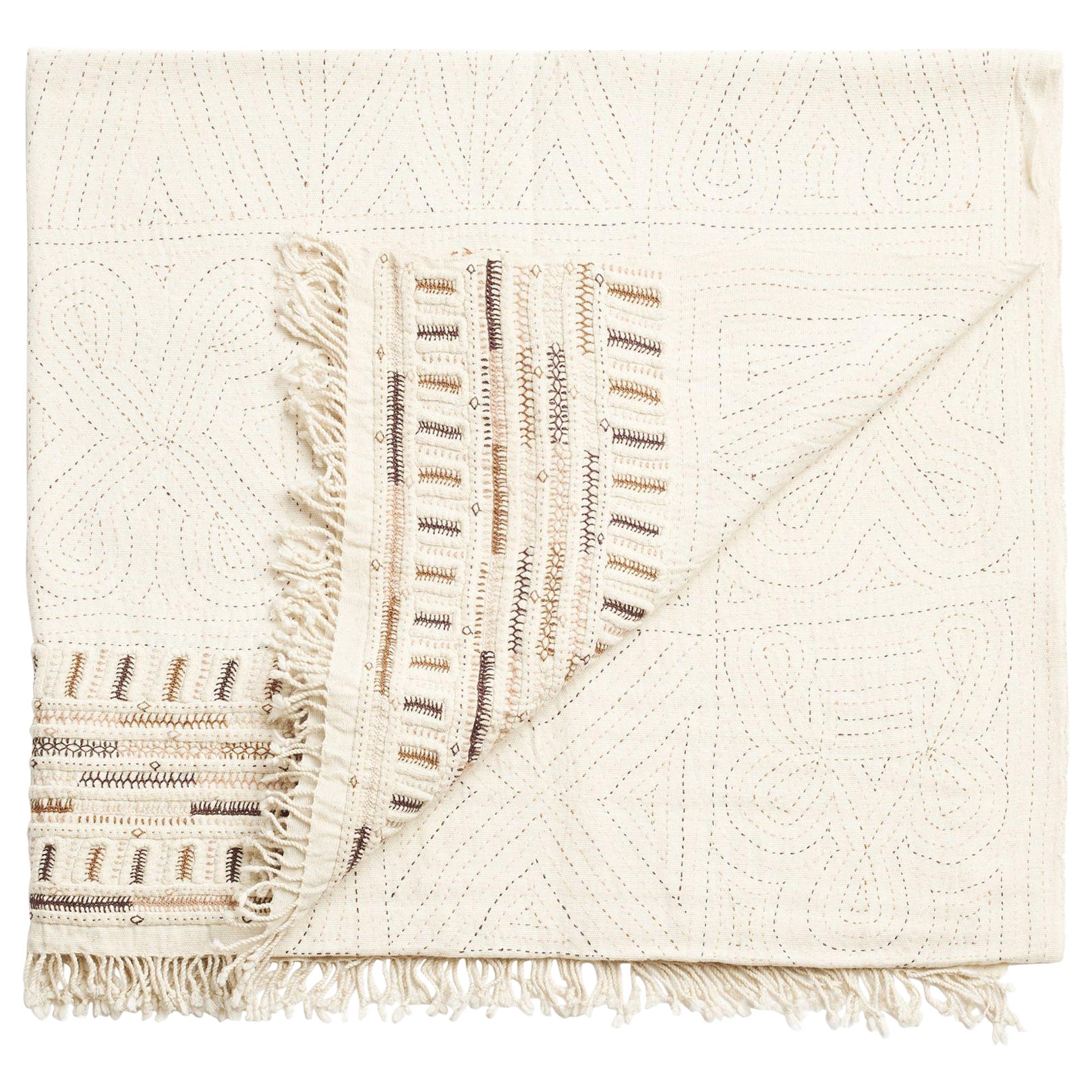 Unah Earthy Throw, minimalistisch, handbestickt in komplizierten Mustern von Kunsthandwerkern im Angebot