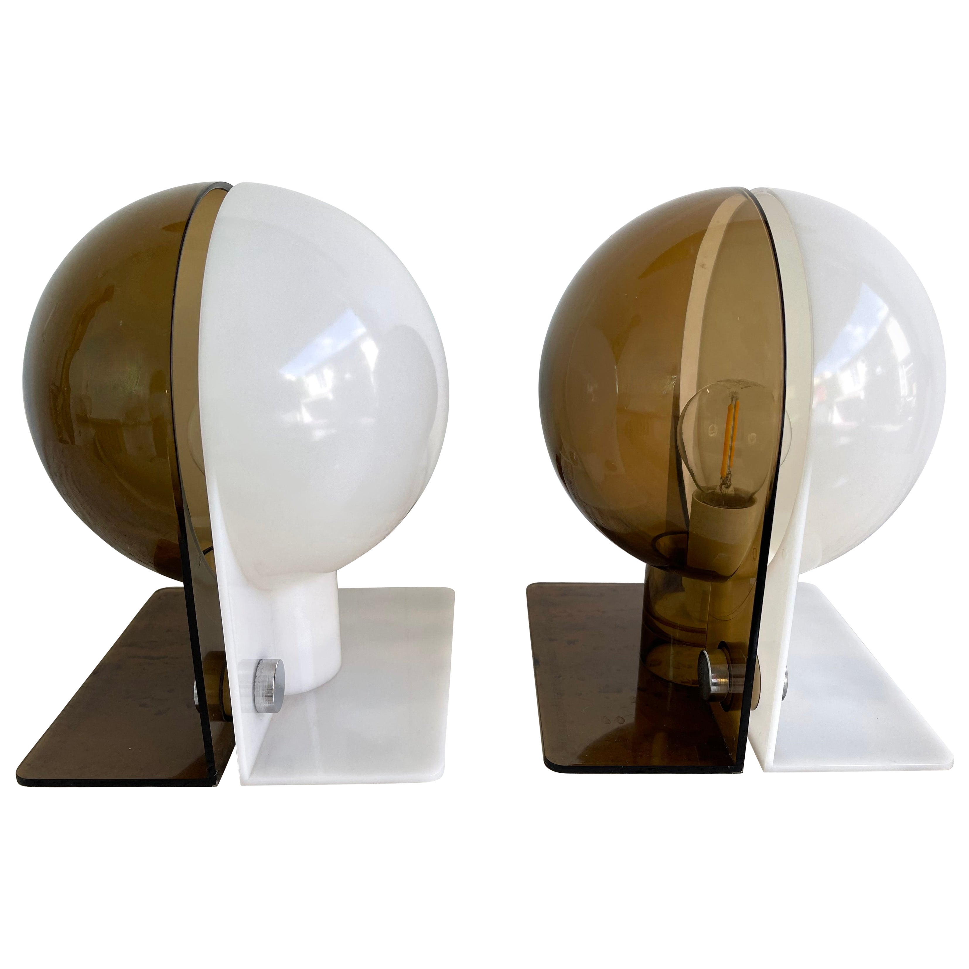 Pair of Lucite Lamps Sirio by Brazzoni Lampa for Harvey Guzzini. Italy, 1970s For Sale