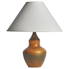 Schwedische Designerin, kleine Tischlampe, Steingut, Messing, Schweden, 1930er Jahre