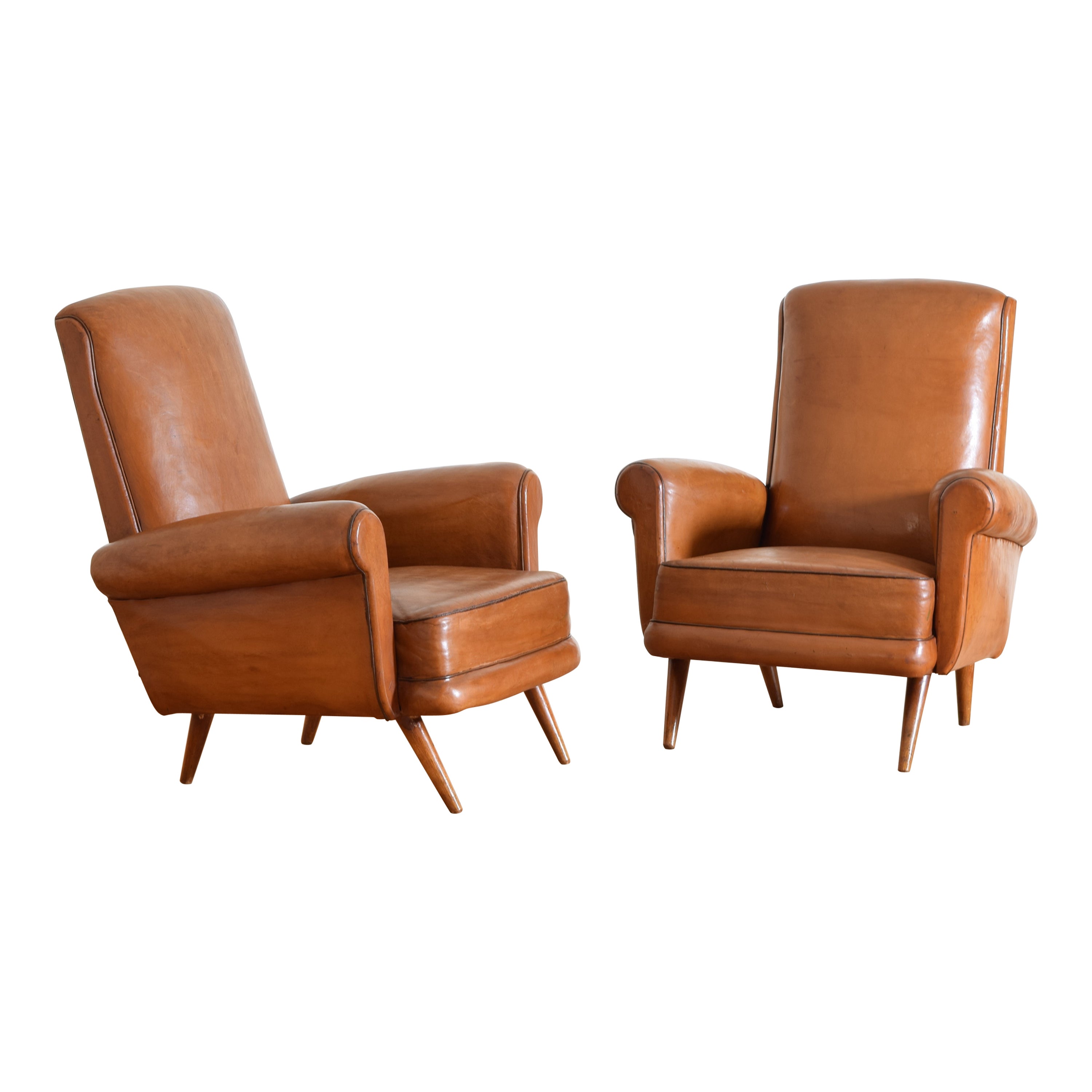 Paire de fauteuils club tapissés de cuir d'époque Art Déco, 2ème quart du 20ème siècle en vente