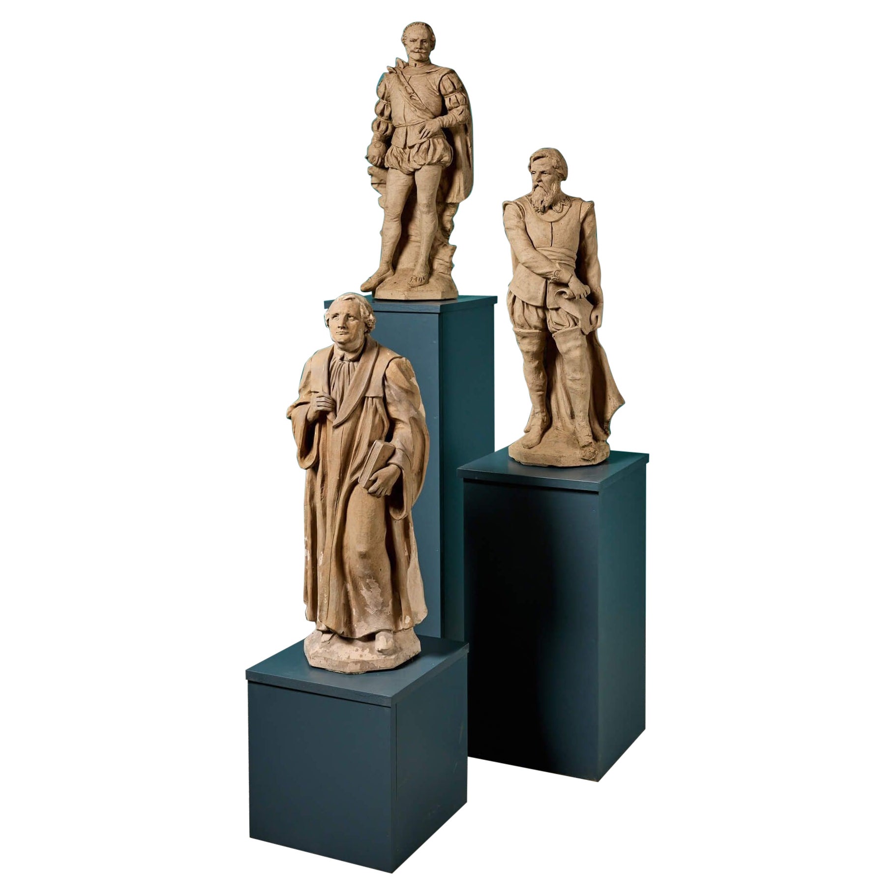 Ensemble de 3 statues anglaises antiques en terre cuite de couleur chamois