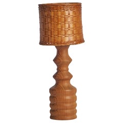 Schwedische Designerin, Tischlampe, Kiefernholz, Rattan, Schweden, 1970er Jahre