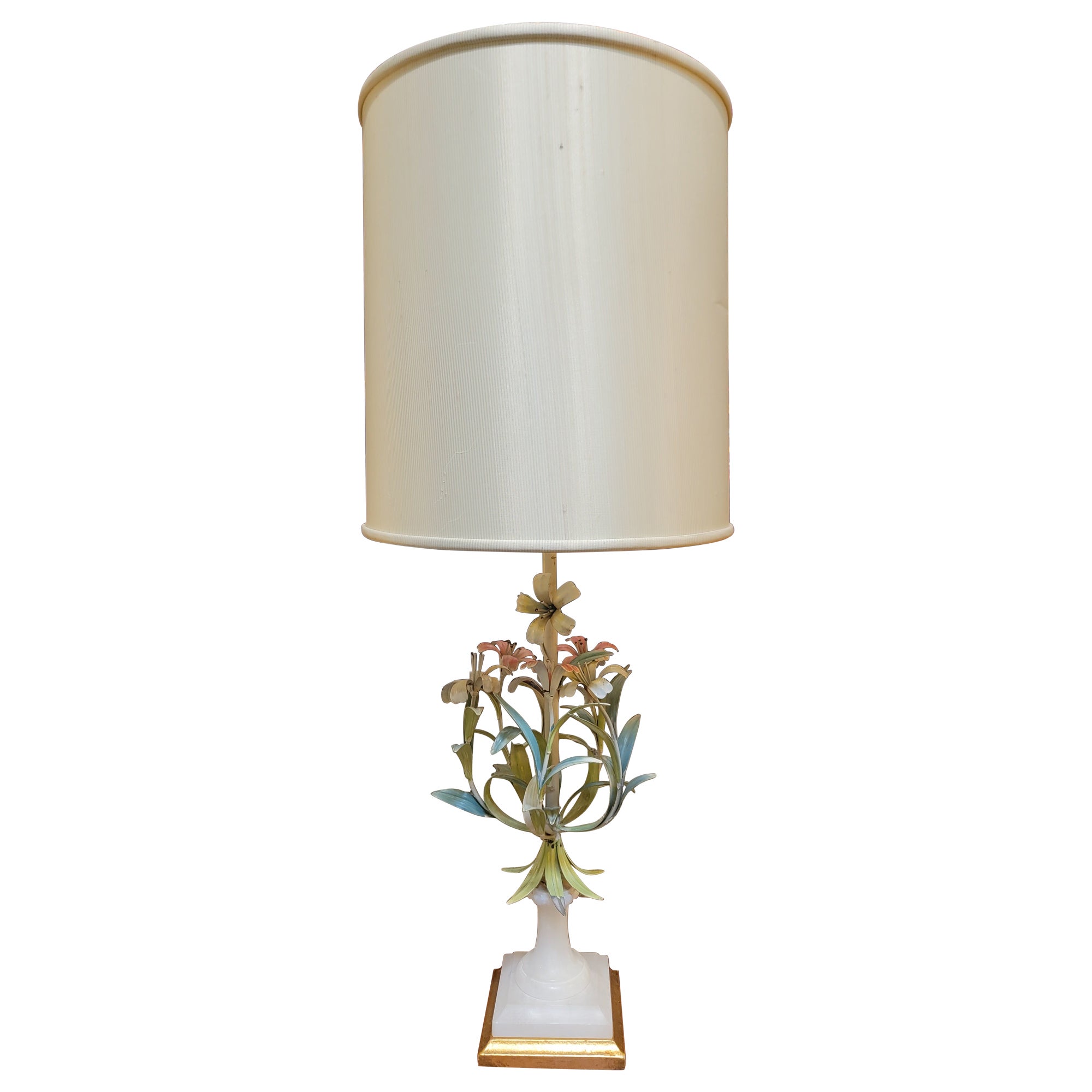 Lampe de table italienne à fleurs en métal et albâtre en vente