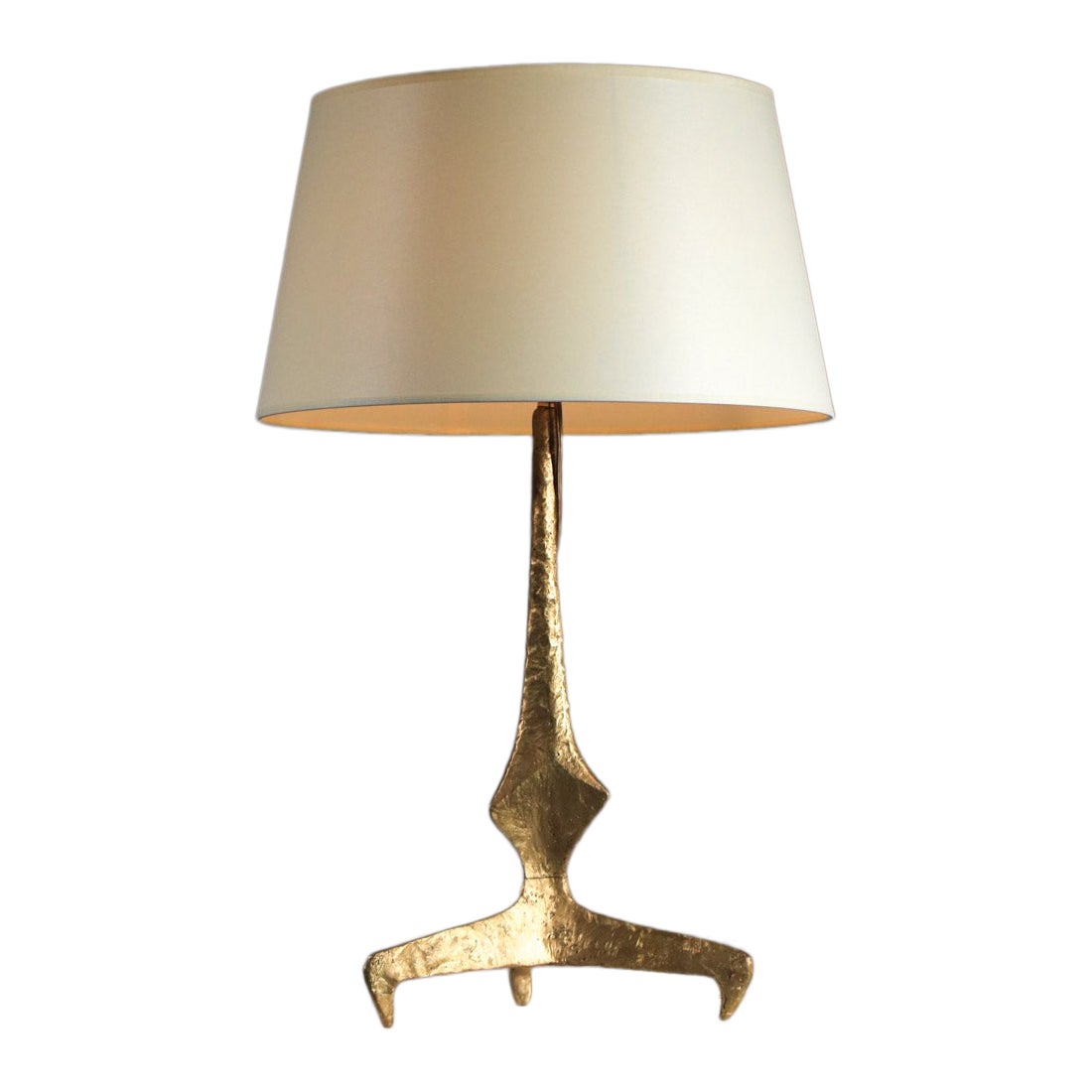 Gilt bronze table lamp in the Felix Agostini style, tripod-shaped 
