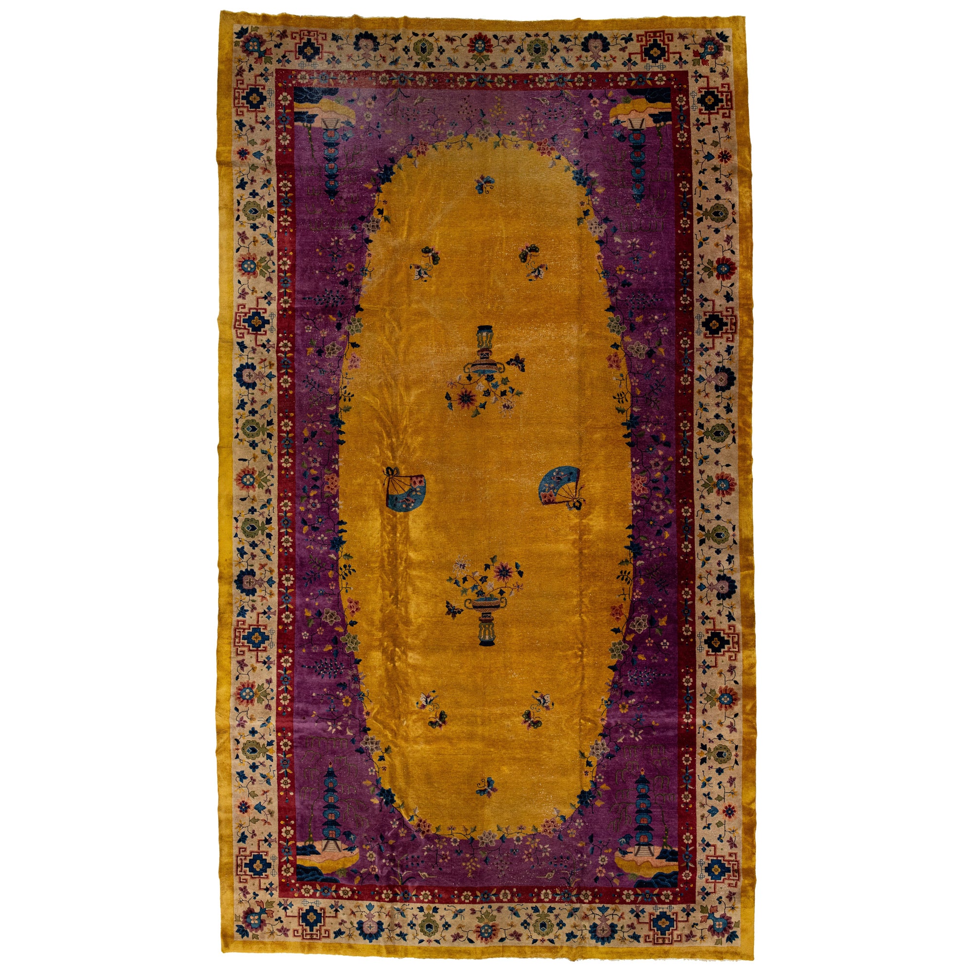 Handgefertigter antiker, geblümter, chinesischer Art-Déco-Teppich aus Wolle in Übergröße mit Goldenrod-Fuß 
