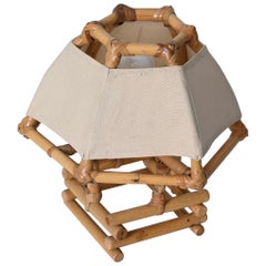  Lampe de table hexagonale Louis Sognot en rotin et tissu beige, France, années 1960