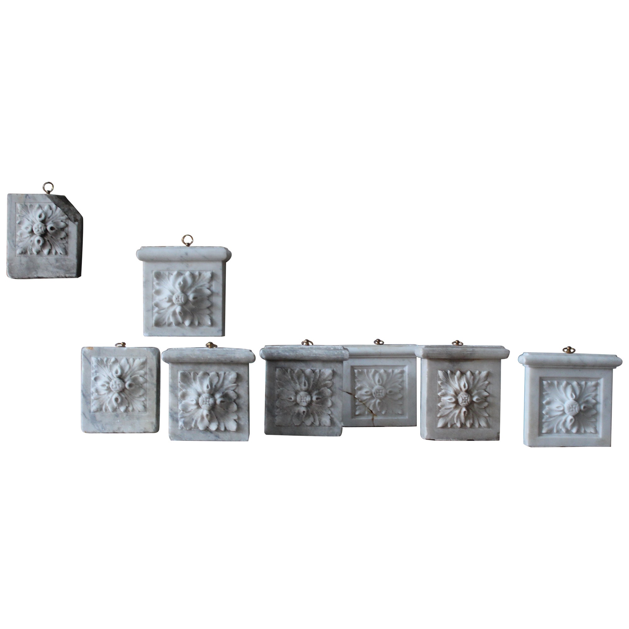 Collection d'éléments architecturaux en marbre sculpté du 19e siècle Maison de campagne en vente