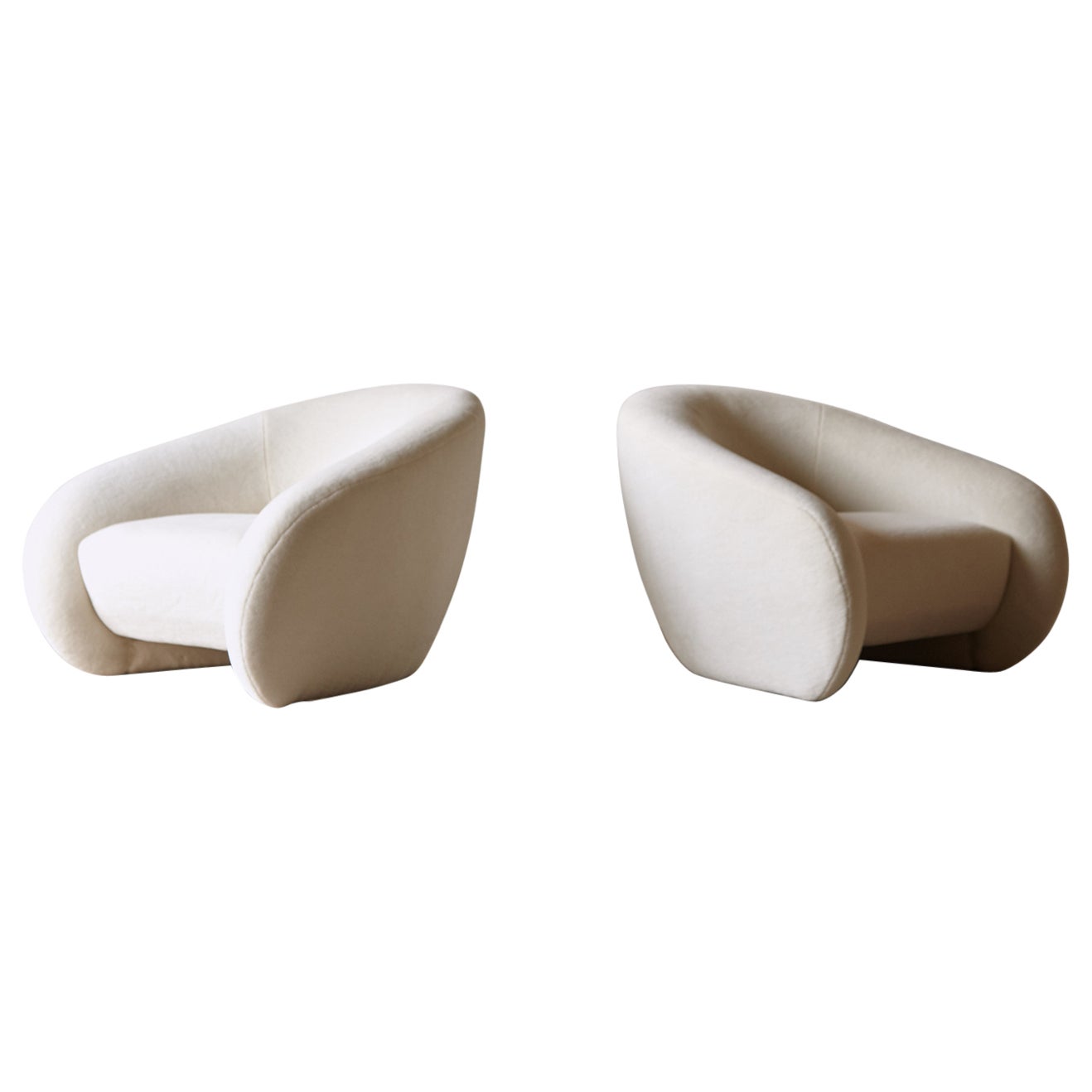 Superb Curved Lounge Chairs, Newly Upholstered in Alpaca, Italy For Sale