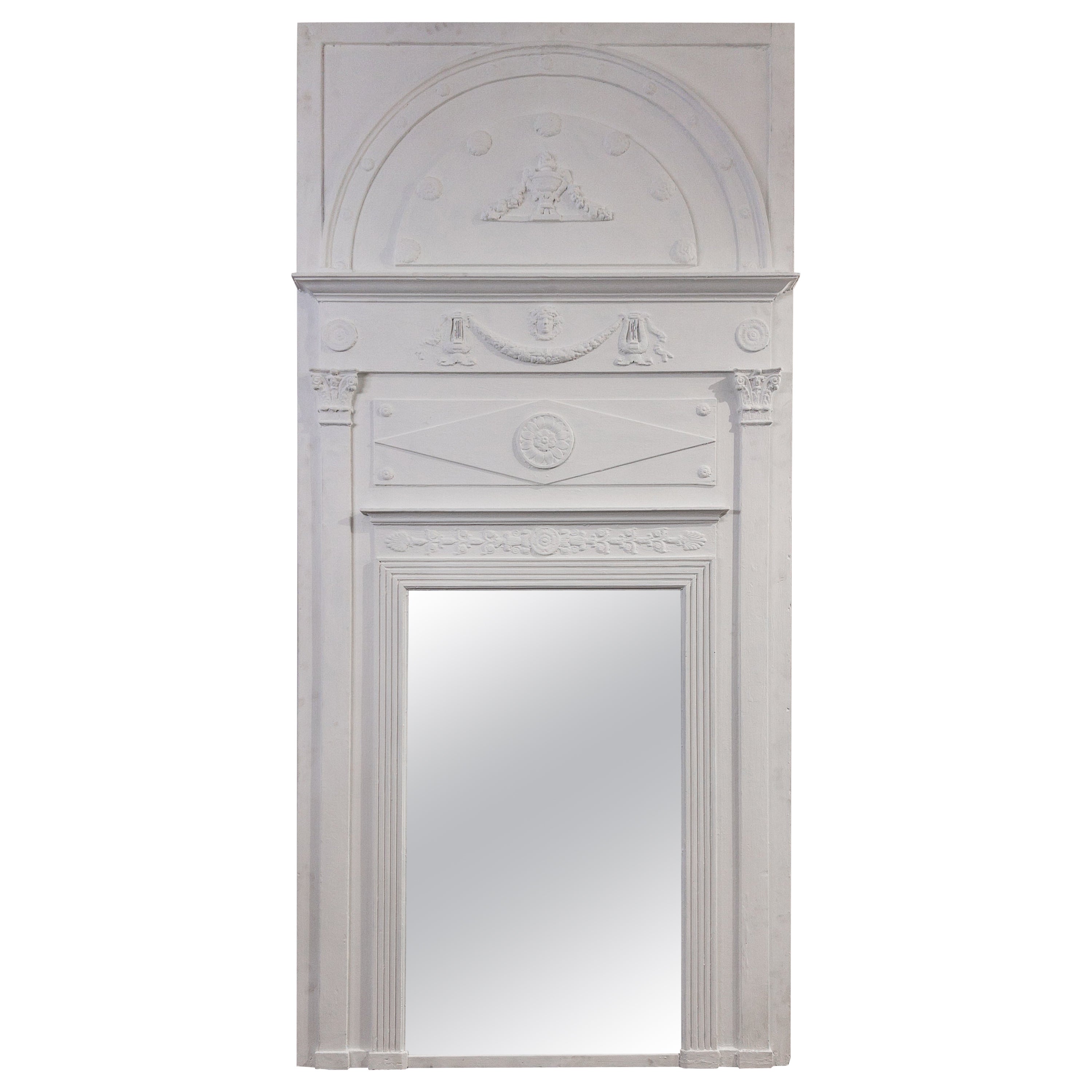 Miroir Trumeau peint en blanc de style Louis XVI