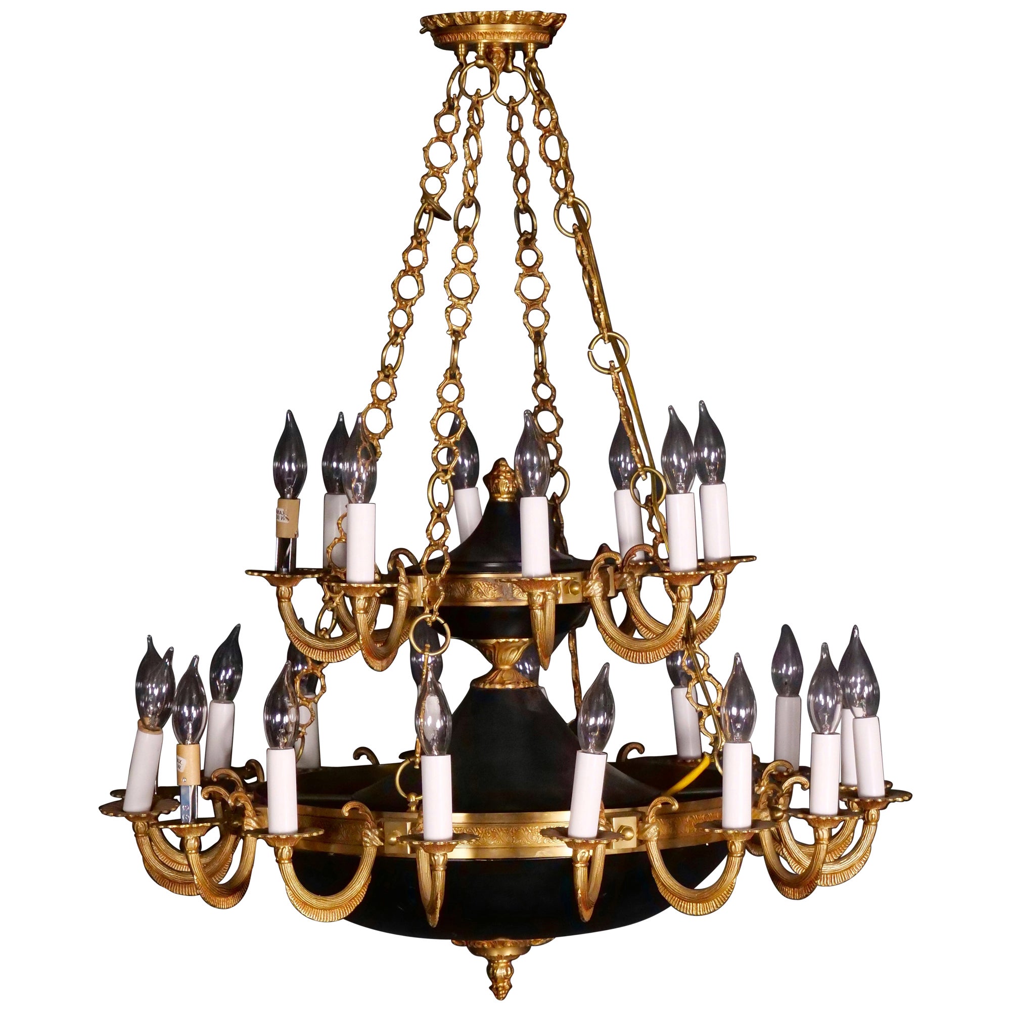 Lustre de style Empire français du 19e siècle à 24 lumières en bronze doré et patiné