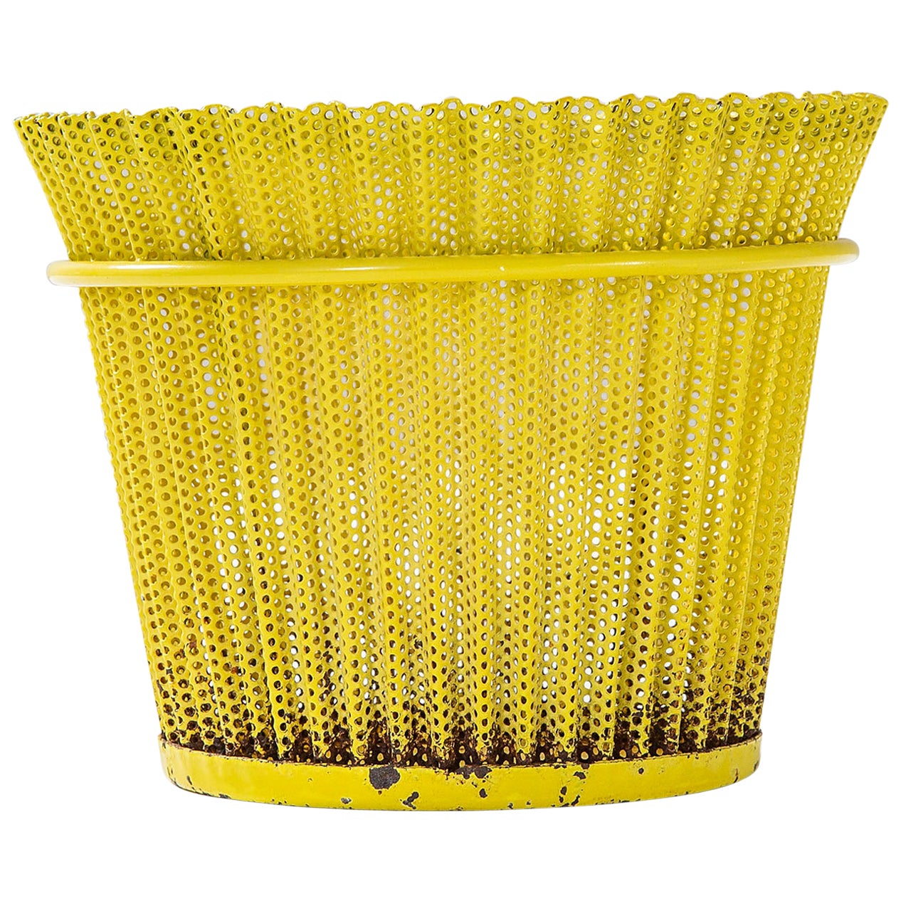 20. Jahrhundert Mathieu Matégot Gelbe Blumenvase aus lackiertem Metall für Gubi, 50er Jahre im Angebot