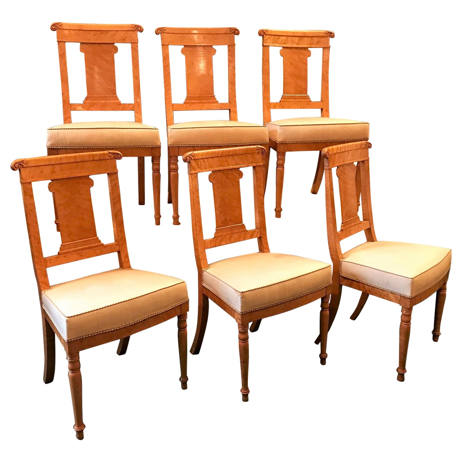 Satz von 6 neoklassischen Stühlen aus Vogelaugenahorn, Brüssel, CIRCA: 1825 im Angebot
