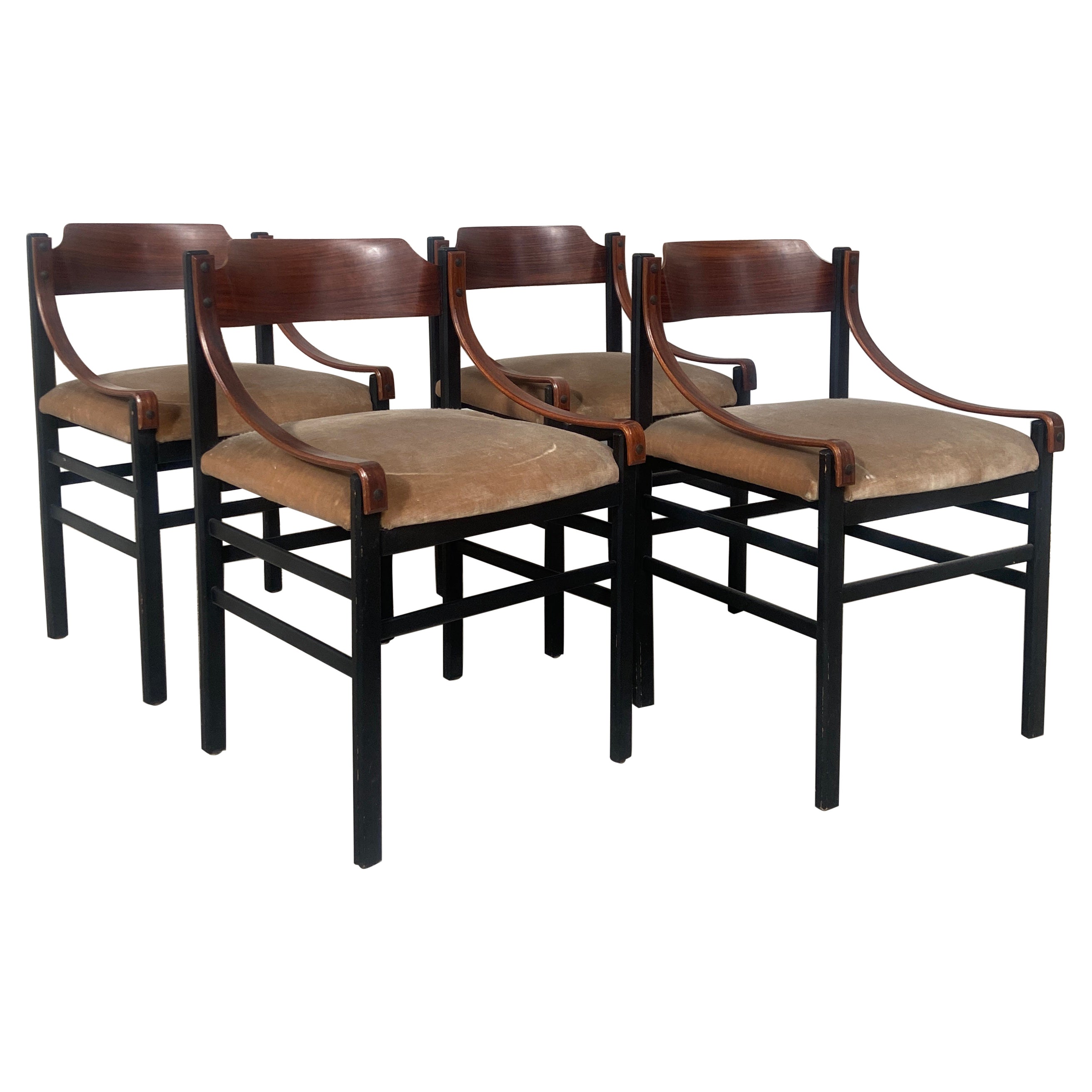 The Moderns Modern Set of Four Danish Dining Chairs with Original Upholstery (Ensemble de quatre chaises de salle à manger danoises de style moderne du milieu du siècle dernier avec tapisserie d'origine) en vente