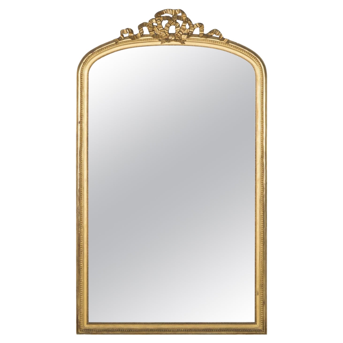 Grand miroir français ancien du 19ème siècle en bois doré avec cartouche à nœud en vente