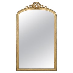 Grand miroir français ancien du 19ème siècle en bois doré avec cartouche à nœud