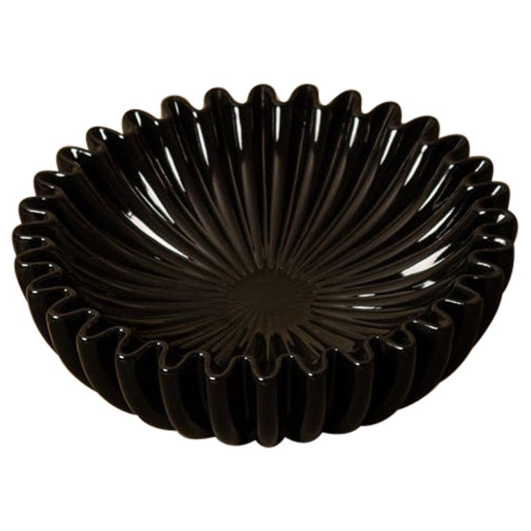 Bol decorativo de cerámica negra Lotuso de Simone & Marcel