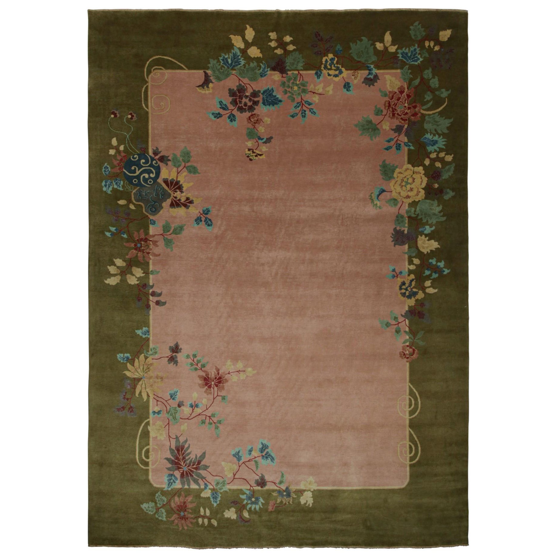 Rug & Kilim's Chinesischer Art Deco Stil Übergroßer Teppich in Rosa mit Blumenmustern