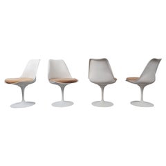 Set of four Tulip Eero Saarinen chairs for Knoll