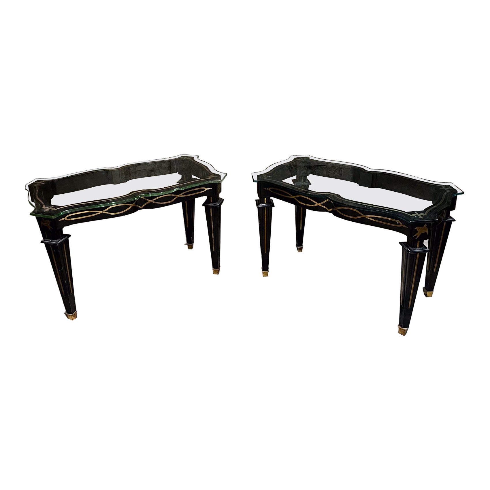 circa 1940s Neoclassical Fleur de Lis Side Table Arturo Pani Modernism Mexico City
Two tables are available: price per table $2750.
Solid Mahogany wood finished in high gloss black lacquer, brass ornamentation dove & fleur de lis.
Sabots in solid